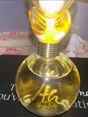 Marc Jacobs Honey Yellow Glass Perfume Bottle with Bee Cap